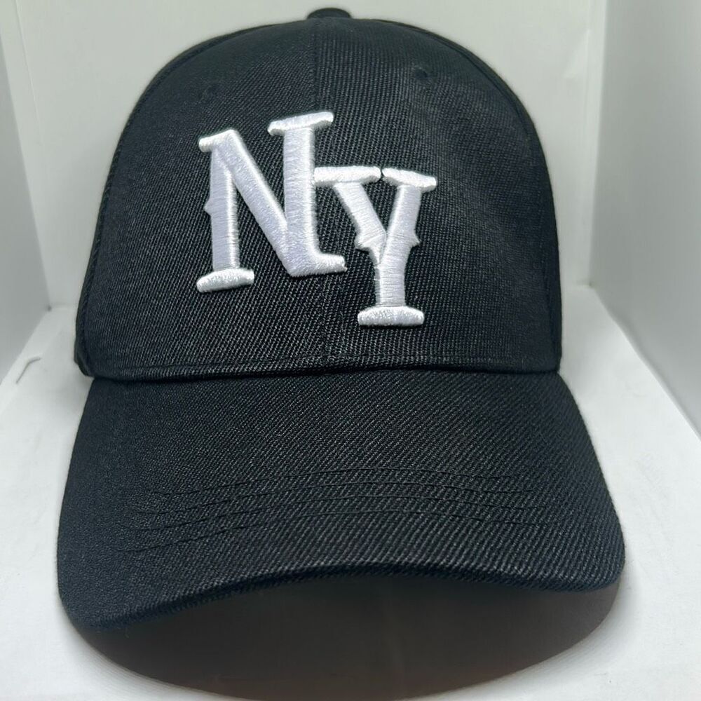 🧢 Black Baseball Cap with White “NY” Embroidery – Adjustable 🧢